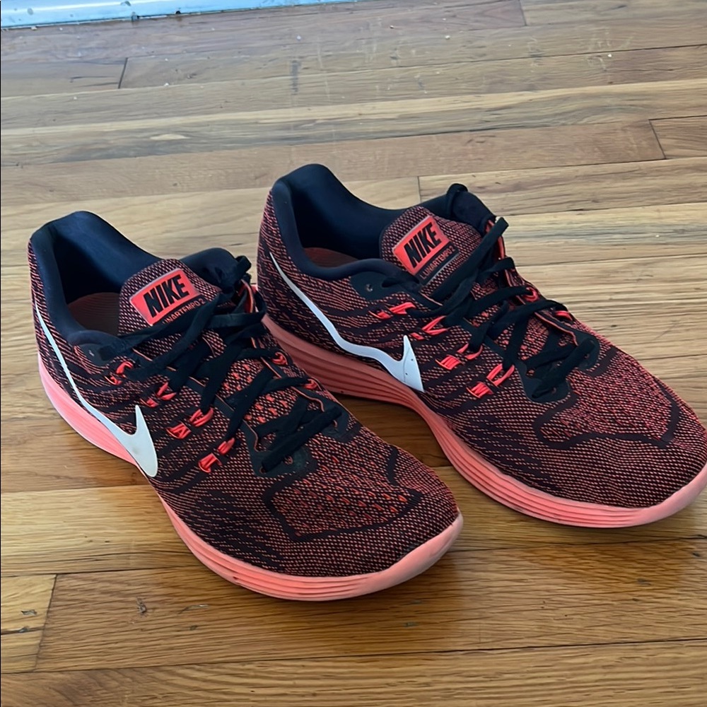 Nike Women’s 10.5 Lunartempo 2 Black and Pink Athletic Shoes with Mesh Design